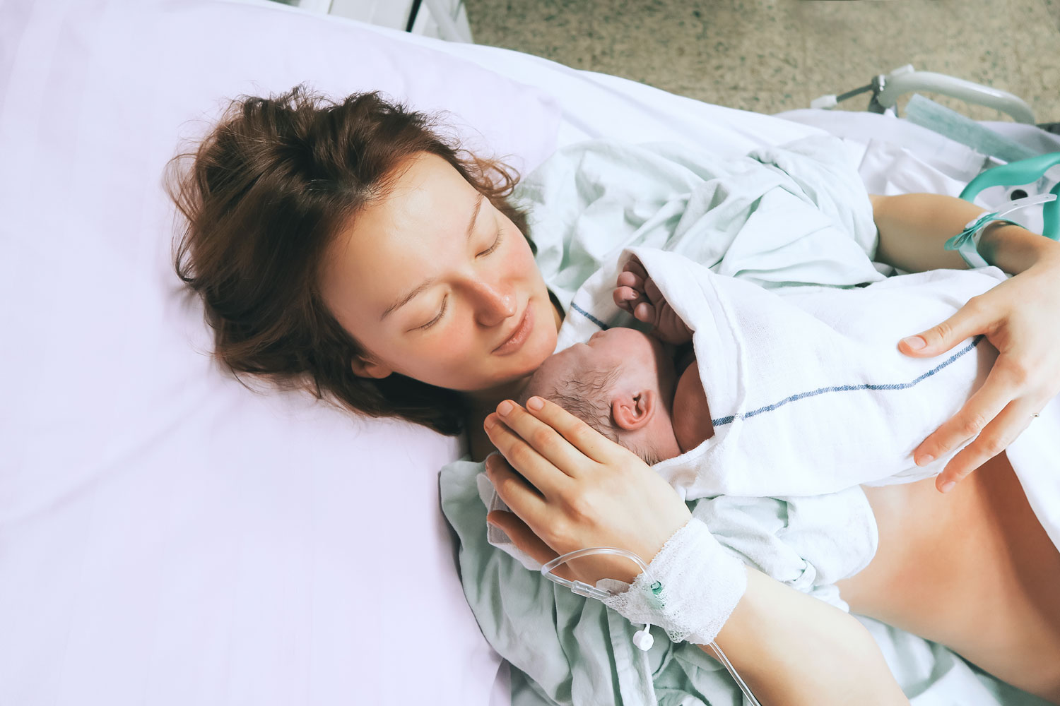 femme et son bébé naissance mutuelle