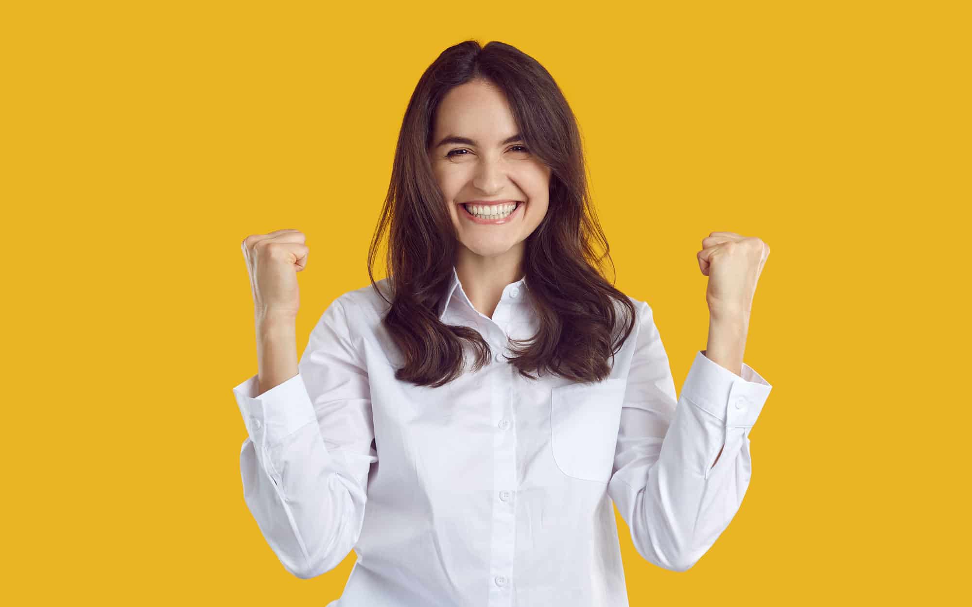 Femme heureuse car son contrat Mutame Atout santé Plus évolue