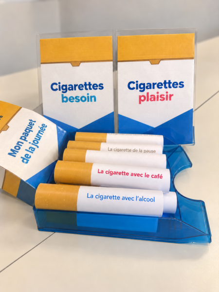 Cigarettes annotées et boîte en carton